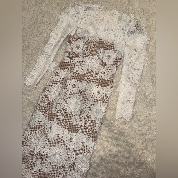 NEW Elliatt NEW Autumn White 3D Floral Lace Long Sleeve Midi Dress Sz M - Picture 6 of 7